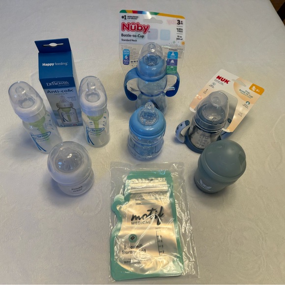 NWT 8 Baby Bottles And a Pack of 10 Breast Milk Storage Bags - Picture 2 of 15